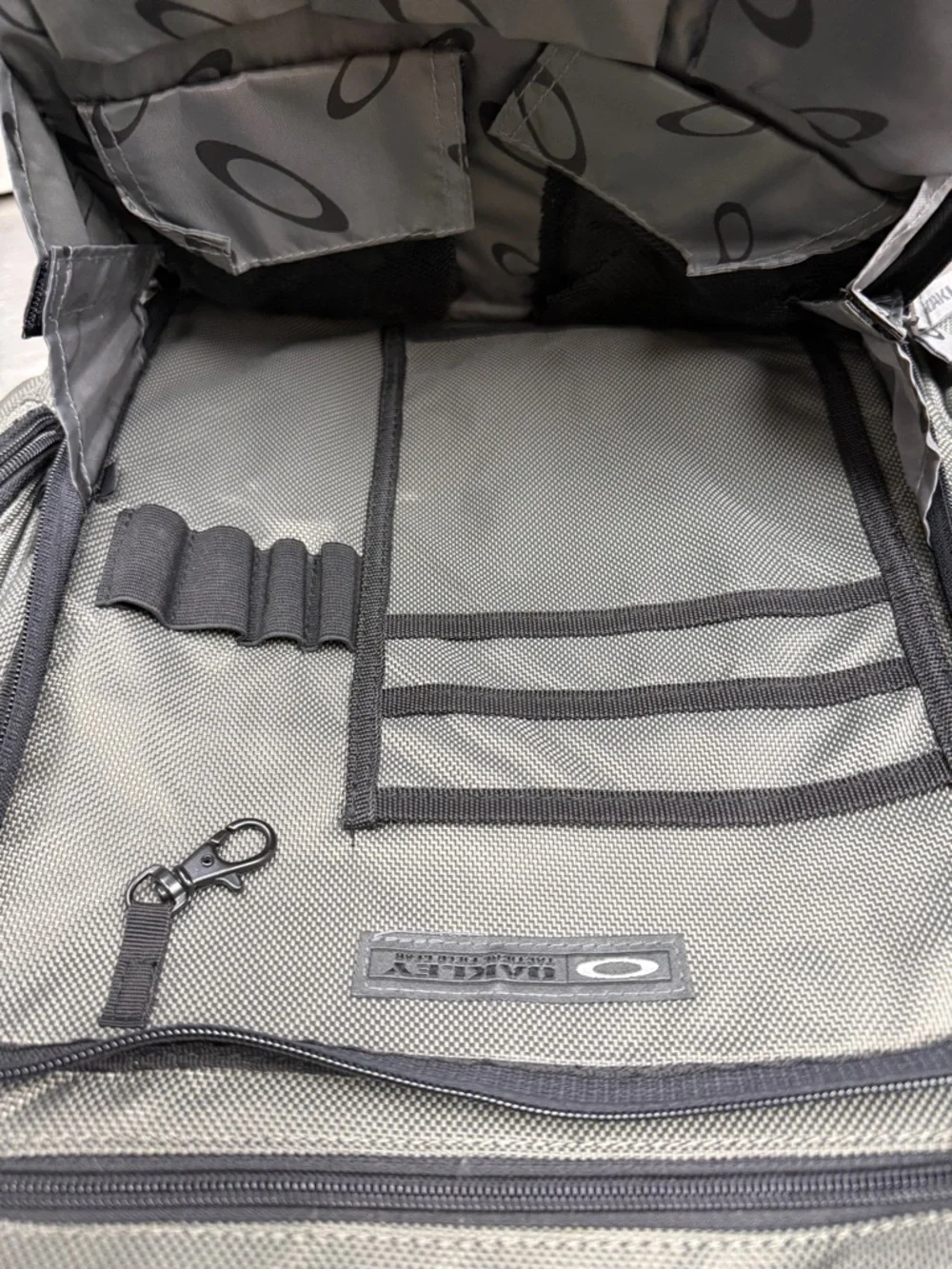 Oakley Tactical Field Gear Vertical Messenger Tech Bag 2.0
